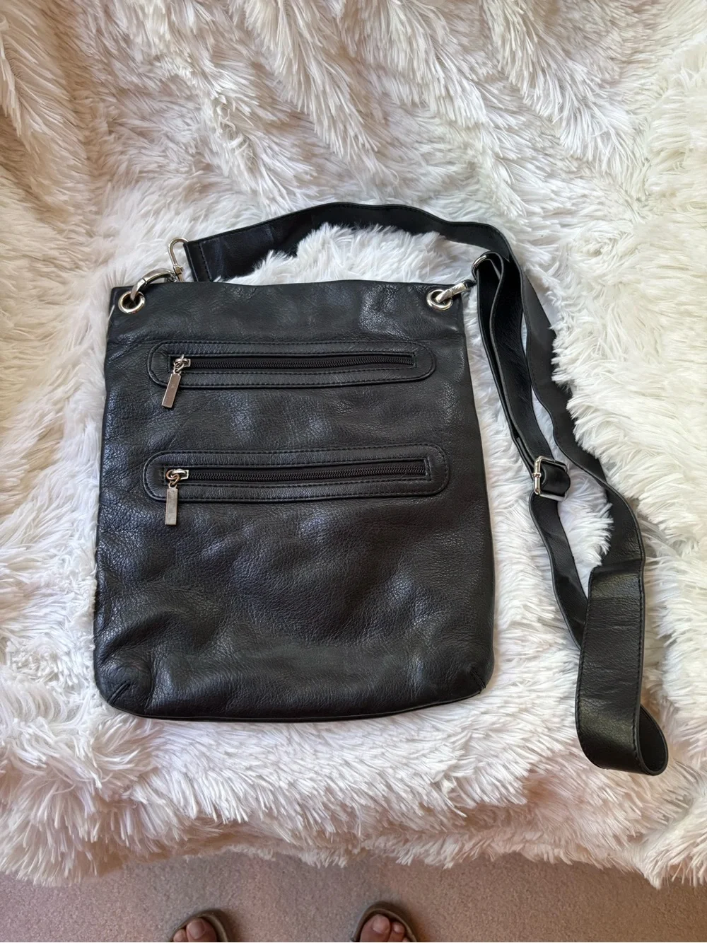 margot sleek black